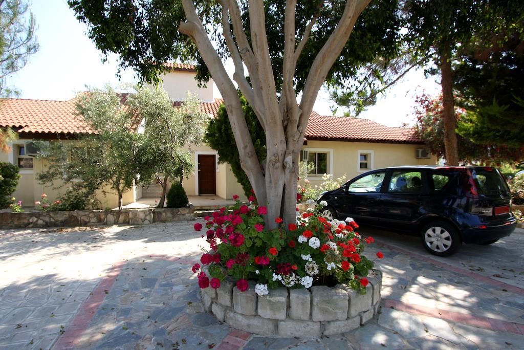 Alonia Villas 피조우리 외부 사진